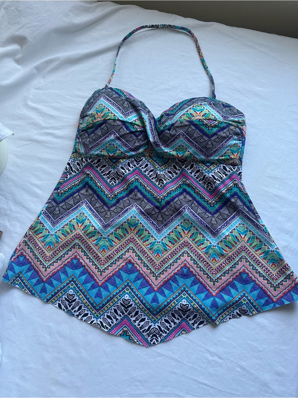 🛍️Liz Claiborne  Vibrant Geometric Halter  Tankini Swim Top -Size 8 - Like New